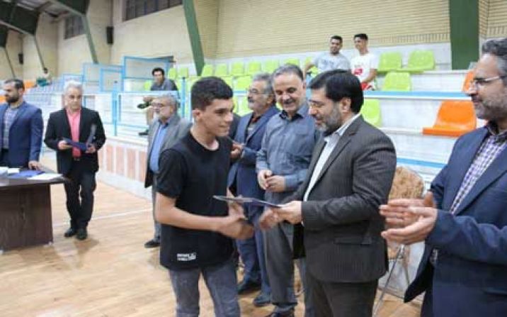 مدال آوران کشتی قم تجلیل شدند مدال آوران کشتی قم تجلیل شدند